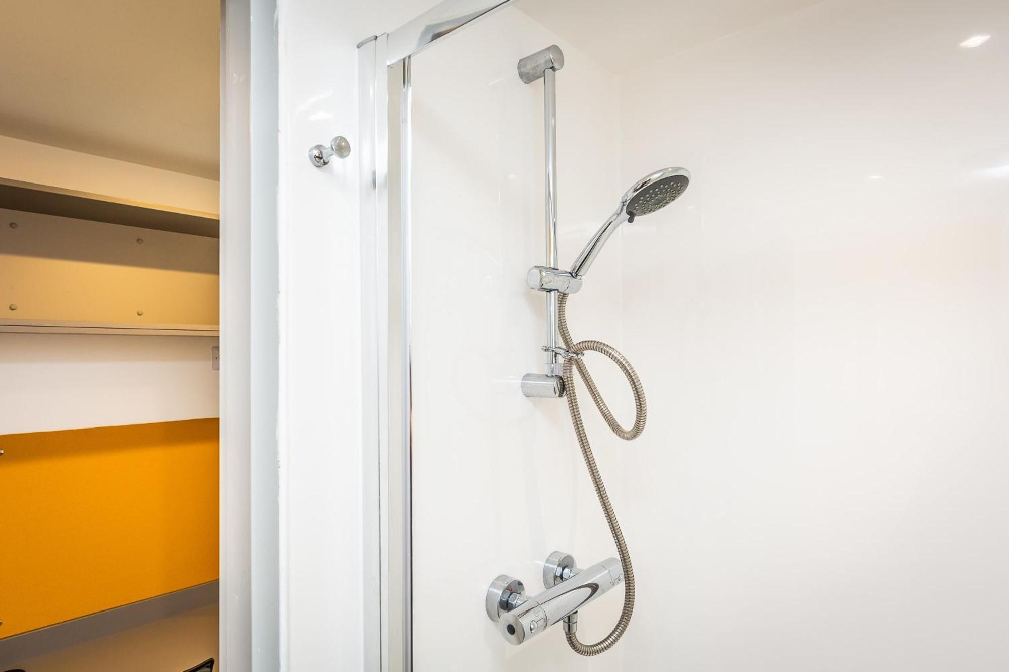 לינקולן Ensuite Room With Shared Kitchen, Close To Centre- 18 Above מראה חיצוני תמונה
